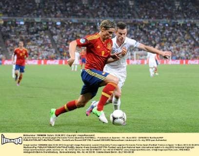 Laurent Koscielny (France) gegen Fernando Torres (Spanien) FOOTBALL : Frankreich vs Spanien - 1 4 - Euro 2012 - 23 06 2012 NLeGouicFEP 