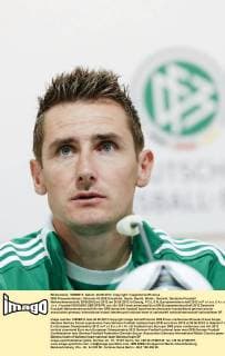 DFB Pressekonferenz: Miroslav KLOSE Einzelbild, Geste, Gestik, Mimik , Gesicht, Deutsche Fussball Nationalmannschaft, DFB EM Euro 2012 am 26.06.2012 in Danzig, P O L E N, Europameisterschaft 2012 in P o l e n, U k r a i n e