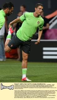 FUSSBALL - EURO 2012, POR vs ESP, Training DONETSK,UKRAINE,26.JUN.12 - FUSSBALL - UEFA Europameisterschaft 2012 in Polen und der Ukraine, Halbfinale, Portugal vs Spanien, Vorberichte, Abschlusstraining POR. Bild zeigt Cristiano Ronaldo (POR). 