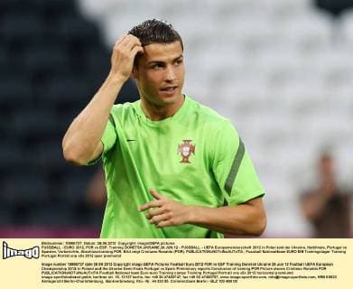 FUSSBALL - EURO 2012, POR vs ESP, Training DONETSK,UKRAINE,26.JUN.12 - FUSSBALL - UEFA Europameisterschaft 2012 in Polen und der Ukraine, Halbfinale, Portugal vs Spanien, Vorberichte, Abschlusstraining POR. Bild zeigt Cristiano Ronaldo (POR). 