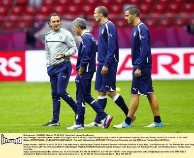 Italy manager Cesare Prandelli speaks to Giorgio Chiellini of Italy..Italy training session at the Warsaw National Stadium, Warsaw, Poland on the 27th June 2012. Pic Jake Badger SPORTIMAGE... EDITORIAL USE ONLY. No use with unauthorised audio, video, data, fixture lists, club league logos or live services. Online in-match use limited to 120 images, no video emulation. No use in betting, games or single club league player publications.