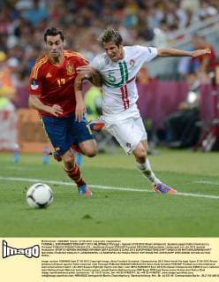 FUSSBALL EUROPAMEISTERSCHAFT 2012 HALBFINALE Portugal - Spanien 27.06.2012 Alvaro Arbeloa (li, Spanien) gegen Fabio Coentrao (re, Portugal) 
