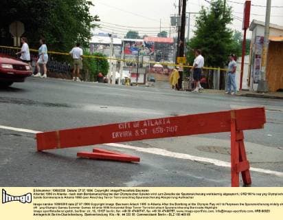 Attentat 1996 in Atlanta - nach dem Bombenanschlag bei den Olympischen Spielen wird zum Zwecke der Spurensicherung weiträumig abgesperrt.