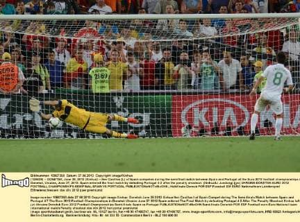 (120628) -- DONETSK, June 28, 2012 (Xinhua) -- Iker Casillas (L) of Spain competes during the semifinal match between Spain and Portugal at the Euro 2012 football championships in Donetsk, Ukraine, June 27, 2012. Spain entered the final match by defeating Portugal 4-2 after the penalty shootout. (Xinhua Li Jundong) (jyc) UKRAINE-DONETSK-EURO 2012 FOOTBALL CHAMPIONSHIPS-SEMIFINAL-SPAIN VS PORTUGAL 