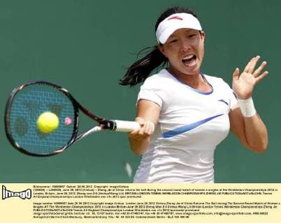 (120628) -- LONDON, June 28, 2012 (Xinhua) -- Zheng Jie of China returns the ball during the second round match of women s singles at the Wimbledon Championships 2012 in London, Britain, June 28, 2012. Zheng won 2-0.(Xinhua Wang Lili) BRITAIN-LONDON-TENNIS-WIMBLEDON CHAMPIONSHIPS-ZHENG JIE 