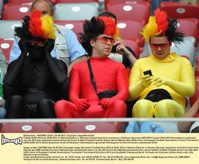 Fußball EURO 2012 am 28.06.2012 im Nationalstadion in Warschau Deutschland-Fans kostümiert