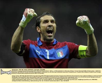 28.06.2012, Fussball Europameisterschaft 2012, Halbfinale, Deutschland - Italien , im Nationalstadion in Warschau (Polen). Torwart Gianluigi Buffon (Italien) jubelt.