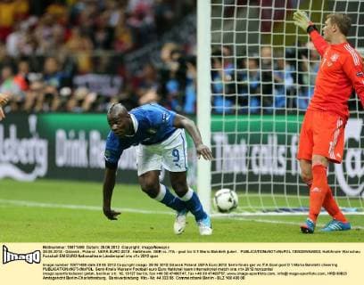 28.06.2012 - Gdansk , Poland . UEFA EURO 2012 . Halbfinale, GER vs. ITA - goal tor 0:1 Mario Balotelli jubel .  120628WAN003
