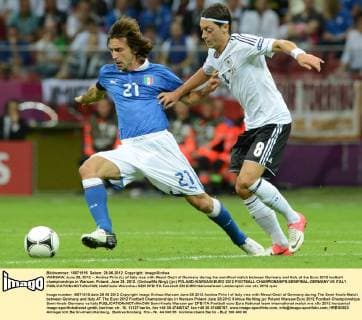WARSAW, June 28, 2012 -- Andrea Pirlo (L) of Italy vies with Mesut Oezil of Germany during the semifinal match between Germany and Italy at the Euro 2012 football championships in Warsaw, Poland, June 28, 2012. (Xinhua Ma Ning) (jyc) POLAND-WARSAW-EURO 2012 FOOTBALL CHAMPIONSHIPS-SEMIFINAL-GERMANY VS ITALY 
