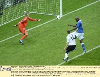 WARSAW, June 28, 2012 -- Mario Balotelli (R) of Italy scores during the semifinal at the Euro 2012 football championships in Warsaw, June 28, 2012. - 