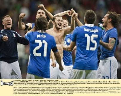 Warschau, 28.06.2012 Schlussjubel: Andrea Pirlo (Italien), Federico Balzaretti (Italien), Andrea Barzagli (Italien), Alessandro Diamanti (Italien) Deutschland - Italien