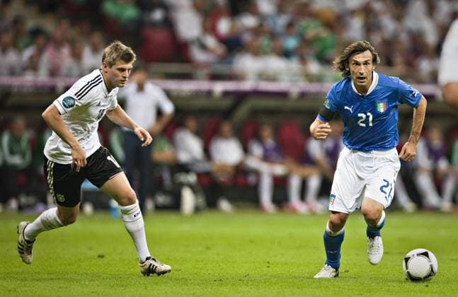 Warschau, 28.06.2012 Toni Kroos (Deutschland), Andrea Pirlo (Italien) Deutschland - Italien