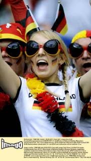 Fussball-Europameisterschaft EURO 2012, 2. Halbfinale im National Stadion Warschau; Deutschland Fans. Fan, Fans, Begeisterung.