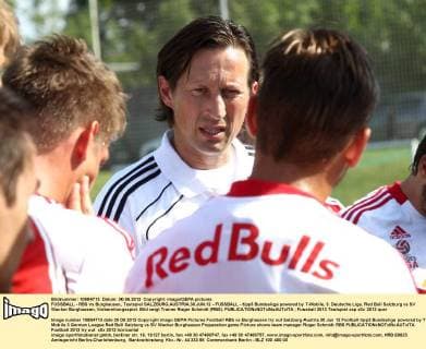 FUSSBALL - RBS vs Burghausen, Testspiel SALZBURG,AUSTRIA,30.JUN.12 - FUSSBALL - tipp3 Bundesliga powered by T-Mobile, 3. Deutsche Liga, Red Bull Salzburg vs SV Wacker Burghausen, Vorbereitungsspiel. Bild zeigt Trainer Roger Schmidt (RBS). 