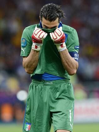 FUSSBALL EUROPAMEISTERSCHAFT 2012 FINALE Spanien - Italien 01.07.2012 Torwart Gianluigi Buffon (Italien) enttäuscht 