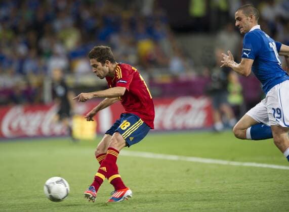 Jordi ALBA (ESP) bei seinem Treffer zum 2:0. UEFA Fussball Europameisterschaft 2012, Finale: Spanien - Italien in Kiew, Ukraine am 01.07.2012,