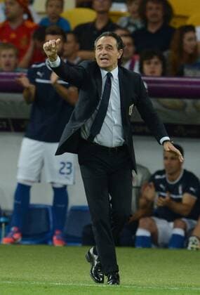 Italy s head coach Cesare Prandelli reacts during the final match between Italy and Spain at the Euro 2012 football championships in Kiev, Ukraine, July 1, 2012. (Xinhua Li Jundong) (jyc) UKRAINE-KIEV-EURO 2012 FOOTBALL CHAMPIONSHIPS-FINAL 