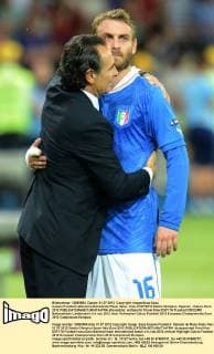 Cesare Prandelli abbraccia Daniele De Rossi Italia - Kiev 01 07 2012 Stadio Olimpico, Spanien - Italien, Euro 2012 allexsabba