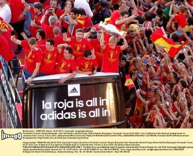 Fernando Llorente, Sergio Busquets, Xavi Hernandez, Gerard Pique, Pedro Pedrito Rodriguez, Fernando Torres 02.07.2012. Tour of Madrid of the Spanish football team to celebrate their victory in Euro 2012. (Alterphotos Marta Gonzalez)  (20189395)