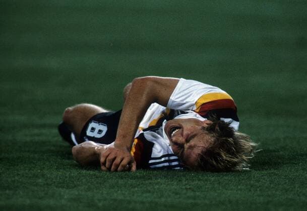 WM Finale 1990 - BR Deutschland - Argentinien 1:0 - Jürgen Klinsmann (BRD) verletzt