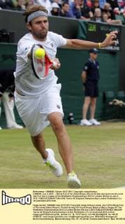 LONDON, July 3, 2012 -- Mardy Fish of the United States returns the ball during the fourth round match of men s singles at the Wimbledon Championships 2012 in London, Britain on July 3, 2012. 
