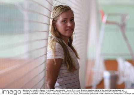 Tennis, Archivbilder Shooting Angelique Kerber in der Angie-Tennis-Akademie im polnischen Puszczykowo 2010 Angelique Kerber (GER) im Centrum Tenisowe Angi Akademia Tenisa, ein Tenniszentrum in Puszczykowo (Unterberg), speziell für sie gebaut  20100721AWJ_153