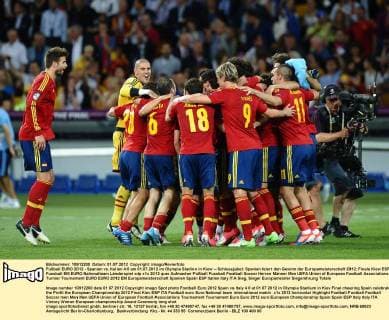 Fußball EURO 2012 - Spanien vs. Italien 4:0 am 01.07.2012 im Olympia Stadion in Kiew -- Schlussjubel: Spanien feiert den Gewinn der Europameisterschaft 2012