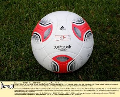 Adidas Torfabrik 50 - Offizieller Ball der Saison 2012 2013