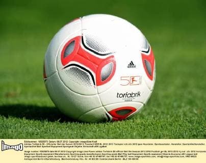 Adidas Torfabrik 50 - Offizieller Ball der Saison 2012 2013