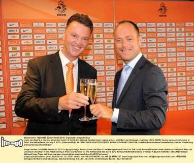 Louis van Gaal (L), the new appointed coach of the Dutch national football team, makes a toast with Bert van Oostveen, chairman of the KNVB, during a press conference in Zeist, the Netherlands, on July 6, 2012. (Xinhua KNVB) NETHERLANDS-ZEIST-FOOTBALL 
