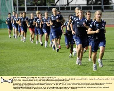 Tabea Kemme (re.), 1.FFC Turbine Potsdam - Auftakttraining, Fußball, Frauen, Bundesliga, Saison 2012 2013, Potsdam, 09.07.2012,