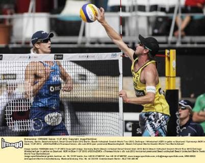 Germany, Berlin, Beachvolleyball, Smart Grand Slam 2012 Berlin, Beach Volleyball Swatch World Tour 2012, Dollinger Windscheif (GER in gelb) vs Skarlund Spinnangr (NOR in blau), 11.07.2012, xHOCHxZWEIx xThomasxVictorx