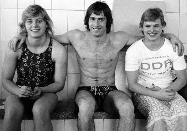 Roland Matthes zwischen Kornelia Ender (li.) und Ulrike Richter (alle DDR)