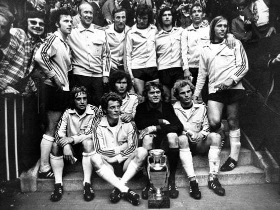 Mannschaftsfoto BR Deutschland, Europameister 1972, hi.v.li.: Franz Beckenbauer, Bundestrainer Helmut Schön, Hans Georg -Katsche- Schwarzenbeck, Jupp Heynckes, Gerd Müller, Horst Dieter Höttges, Günter Netzer, vorn: Erwin Kremers, Paul Breitner, Herbert -Hacki- Wimmer, Torwart Sepp Maier und Uli Hoeneß