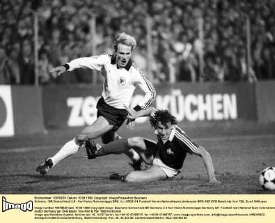 Schweiz - BR Deutschland 2:3 - Karl Heinz Rummenigge (BRD, li.)