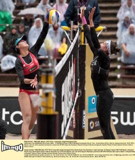Halbfinale: Ilka SEMMLER (2 re Team GER) - XI ZHANG (2 Team CHN) FIVB Beachvolleyball World Tour - Grand Slam 2012 in Berlin, Deutschland am 15.07.2012,