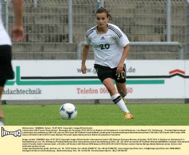 Länderspiel U20-Frauen Deutschland - Norwegen am Sonntag (15.07.2012) im Stadion am Schönbusch in Aschaffenburg. Lina Magull (VfL Wolfsburg).