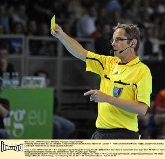 Straßburg, Rhenus Halle, 15.7.2012 Handball, Eurotournoi2012 (Vierländerturnier) Frankreich - Spanien 31 - 24 IHF-Schiedsrichter Marcus HELBIG, Deutschland