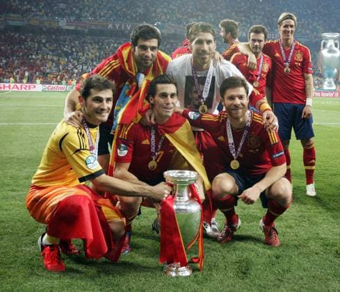 FOOTBALL SOCCER EURO 2012 FINAL SPANISH PLAYERS ARE CELEBRATING AS THEY WON. SPAIN BECAME EUROPEAN CHAMPIONS - Iker Casillas, Raul Albiol, Alvaro Arbeloa, Sergio Ramos, Xabi Alonso  120701MIN376