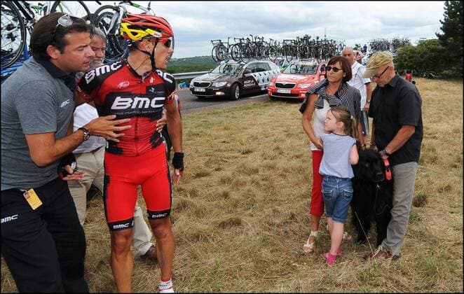 Philippe Gilbert (BEL BMC Racing) echauffiert sich nach seinem Sturz, der von einem Hund ausgelöst worden war CYCLISME: Tour de France 2012 - Etappe 18: Blagnac to Brive la Gaillarde - 20 07 2012 xPHOTONEWSx 