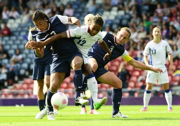 Elodie THOMIS (fra) - Shanonn BOX (usa) - Christie RAMPONE (usa) FOOTBALL FEMIN : France vs Etats Unis - JO2012 - 25 07 2012 AnthonyBibard FEP Panoramic 