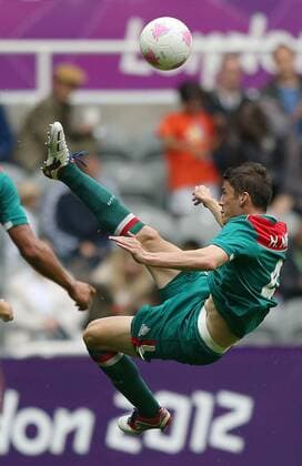(120726) -- NEWCASTLE, July 26, 2012 (Xinhua) -- Hiram Mier of Mexico defends an attack during the preliminary round Group B match of men s football between South Korea and Mexico, in Newcastle, Britain, July 26, 2012. The game ended in a 0-0 draw. (Xinhua Wang Shen) (OLY2012)BRITAIN-LONDON-FOOTBALL-MEN-GROUP B-MEX VS KOR 