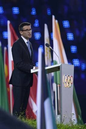 Sebastian Coe, chair of London 2012 Organising Committee, delivers a speech during the opening ceremony of the London 2012 Olympic Games in London, Britain, on July 27, 2012. (Xinhua Qi Heng)(zgp) (OLY2012)BRITAIN-LONDON-OPENING CEREMONY 