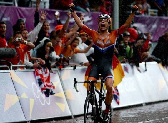 Marianne Vos of the Netherlands celebrates after the women s road race event of cycling at the London 2012 Olympic Games in London, Britain, July 29, 2012. Vos claimed the title in this event with 3:35:29. (Xinhua Wang Jianhua) (zgp) (OLY2012)BRITAIN-LONDON-WOMEN S ROAD RACE-GOLD 
