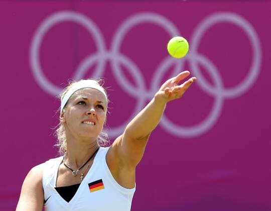 Olympiade,Wimbledon,AELTC,London 2012 Olympic Tennis Tournament,,Sabine Lisicki (GER), Ballwurf,Aktion, Einzelbild,Halbkoerper,Querformat,Symbol,