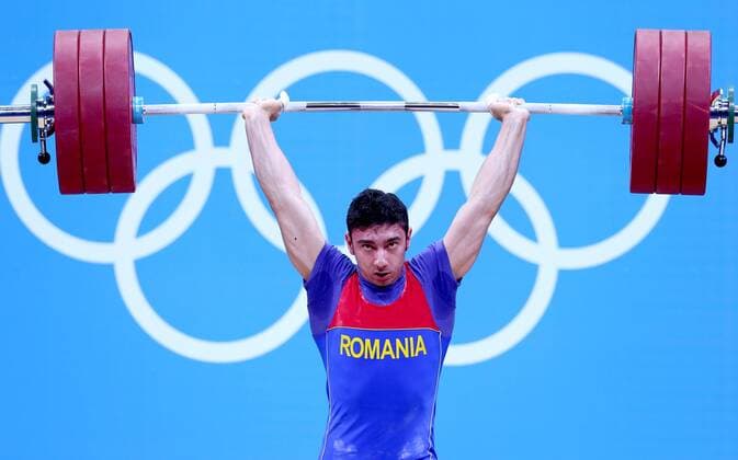 (120731) -- LONDON, July 31, 2012 (Xinhua) -- Razvan Constantin Martin of Romania competes during men s weightlifting 69kg competition at London 2012 Olympic Games in London, Britain, July 31, 2012. Razvan Constantin won bronze medal in this event. (Xinhua Chen Jianli) (zgp) (OLY2012)BRITAIN-LONDON-WEIGHTLIFTING-MEN S 69KG 