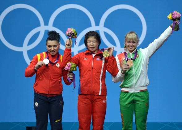 LONDON, Aug. 1, 2012 -- goldmedalist Rim Jong Sim of the Democratic People s Republic of Korea (C), silve medalist Roxana Daniela Cocos of Romania (L), and Bronzemedalist Maryna Shkermankova of Belarus celebrate at the awarding ceremony of women s 69kg weightlifting event at London 2012 Olympic Games, London, Britain, Aug. 1, 2012. (Xinhua Gong Lei) (OLY2012)BRITAIN-LONDON-WEIGHTLIFTING-WOMEN-69KG 