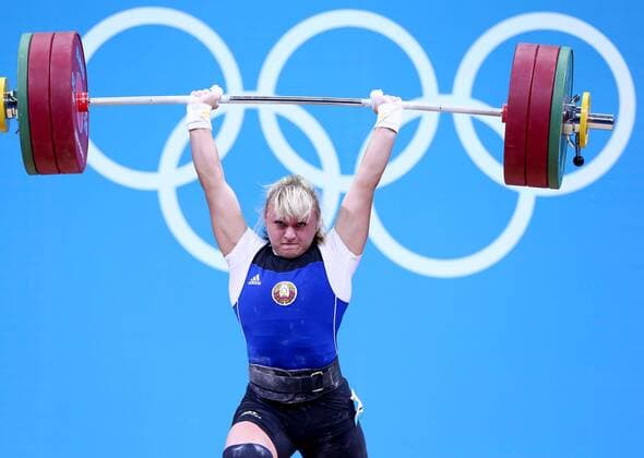 (120801) -- LONDON, Aug. 1, 2012 (Xinhua) -- Maryna Shkermankova of Belarus competes during the women s 69kg weightlifting event at London 2012 Olympic Games, London, Britain, Aug. 1, 2012. Maryna Shkermankova won the bronze medal of the event with a total of 256kg. (Xinhua Chen Jianli) (OLY2012)BRITAIN-LONDON-WEIGHTLIFTING-WOMEN-69KG 
