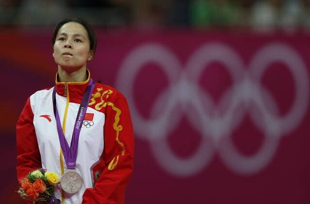 LONDON, Aug. 4, 2012 - Silver medalist Huang Shanshan of China attends awarding ceremony of women s trampoline competition at the London 2012 Olympic Games in London, Britain, Aug. 4, 2012. 