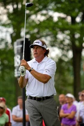Aug. 4, 2012 - Akron, Ohio, U.S - Phil MIchelson watches his tee shot at the 18th hole during the third round of the WGC Bridgestone Invitational at Firestone Country Club, Akron, Oh. PGA Golf Herren 2012 - Aug 4 - Bridgestone Invitational - ZUMAs30